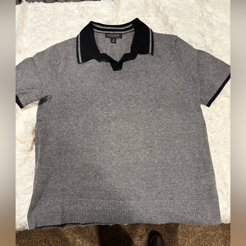 Banana Republic Gray Short Sleeve Sweater Polo with Black Collar- Size Medium